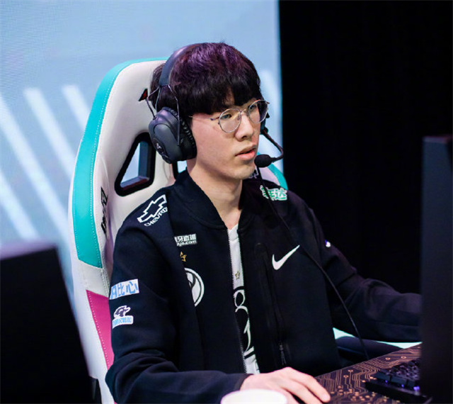 LPL 英语评论员 Kitty 分享等级形象：单人和二人组合31胜18负大师