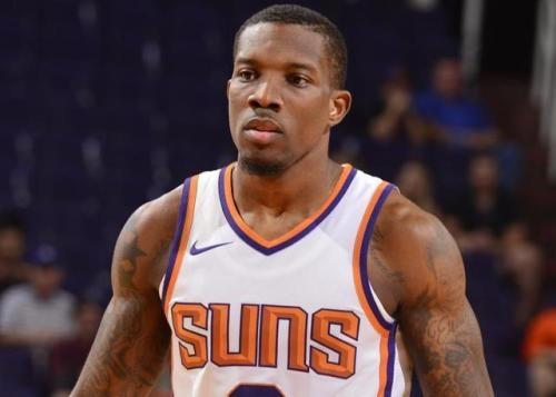 NBA ｜ 库里12粒三分狂轰56 勇士逆转魔术夺5连胜