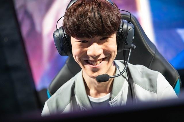 Jackeylove加入TES后比赛感想：简直太折磨